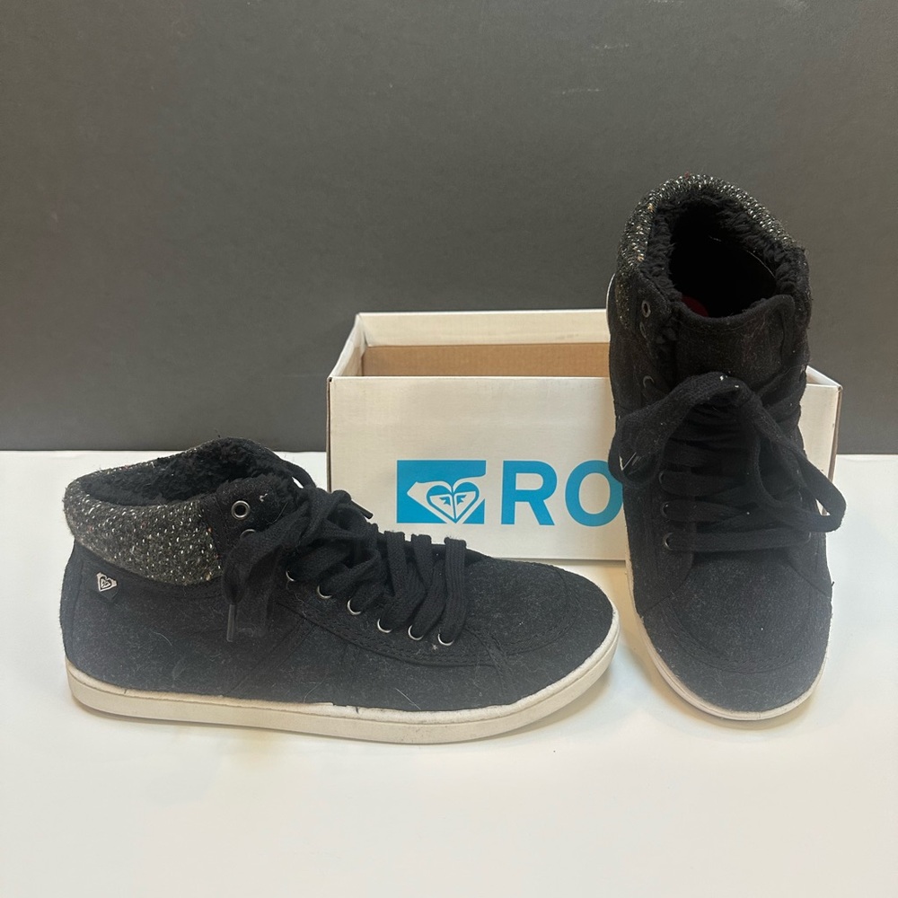 ❌SOLD❌ NWT Roxy "Whitney" Black/Charcoal High-Top Sneakers w fuzzy lining - Picture 1 of 7